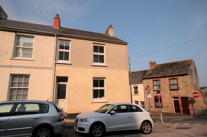 7 Bedroom End Of Terrace House To Rent In New Street, Falmouth, TR11