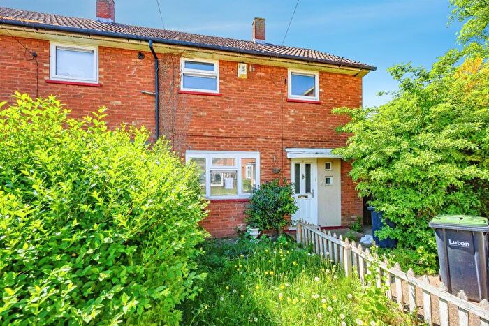 2 Bedroom Terraced House For Sale In Wycliffe Close, Luton, LU3