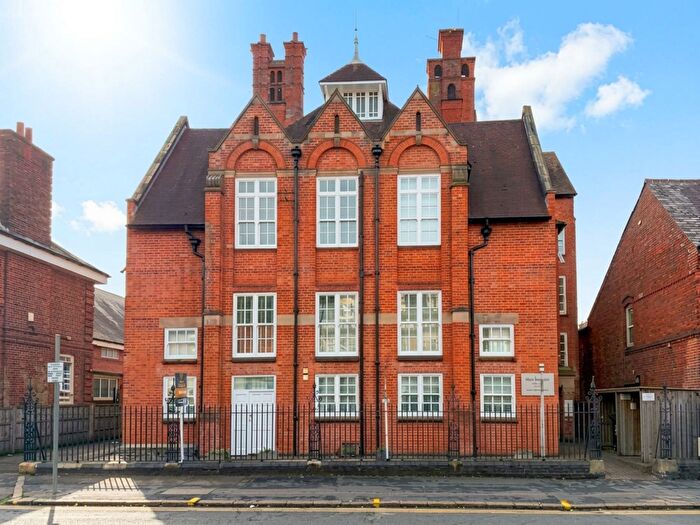 2 Bedroom Flat For Sale In Clarendon Park Road, Leicester, LE2