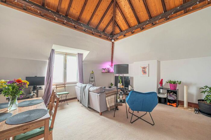 2 Bedroom Flat To Rent In High Street, High Barnet, Barnet, EN5