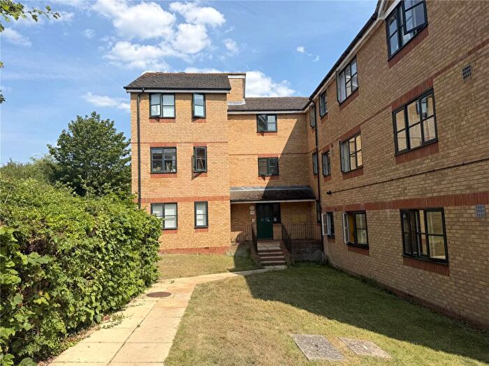 1 Bedroom Apartment For Sale In Lovegrove Drive, Slough, Berkshire, SL2