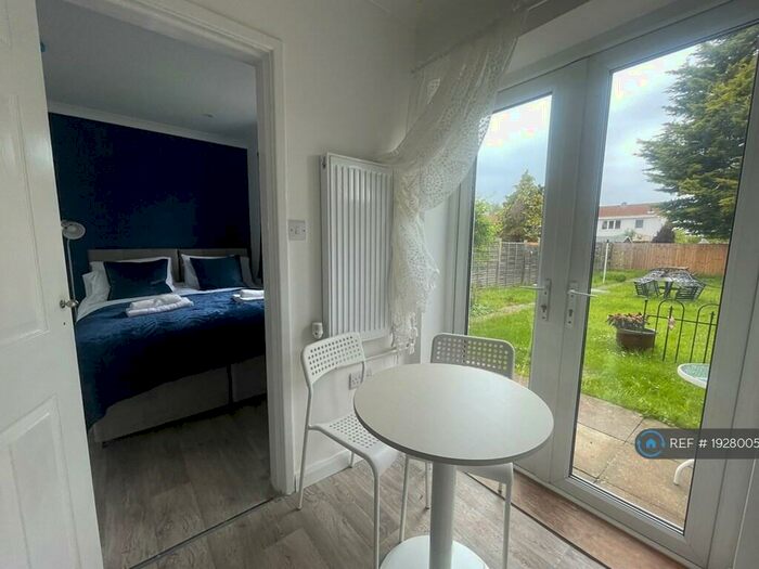 Studio To Rent In Garden Studio - Foster Road, Trumpington, Cambridge, CB2