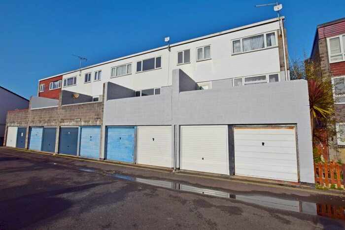 4 Bedroom Flat To Rent In Oak Close, Bognor Regis, PO22