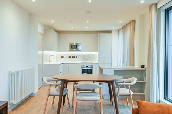 2 Bedroom Flat To Rent In Selbourne Road, Walthamstow, E17