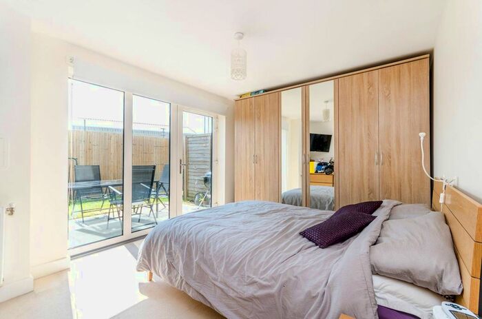 2 Bedroom Flat To Rent In Watson Place, South Norwood, London, SE25