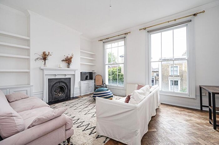 2 Bedroom Flat To Rent In Albion Drive, Hackney, London, E8