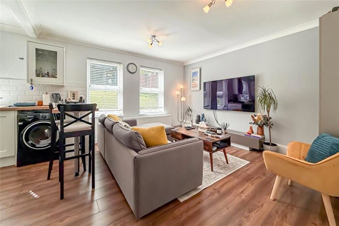 1 Bedroom Apartment For Sale In Waldegrave Park, Harpenden, Hertfordshire, AL5