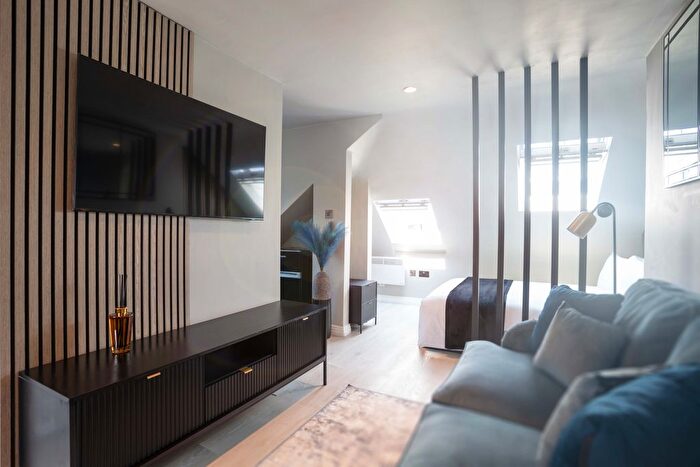 Studio To Rent In Bath Road, Hounslow, TW3