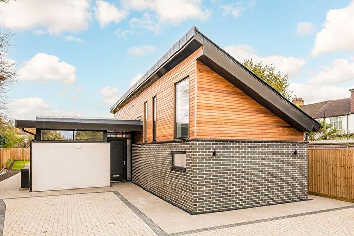 3 Bedroom Bungalow For Sale In Vincam Close, Twickenham, TW2