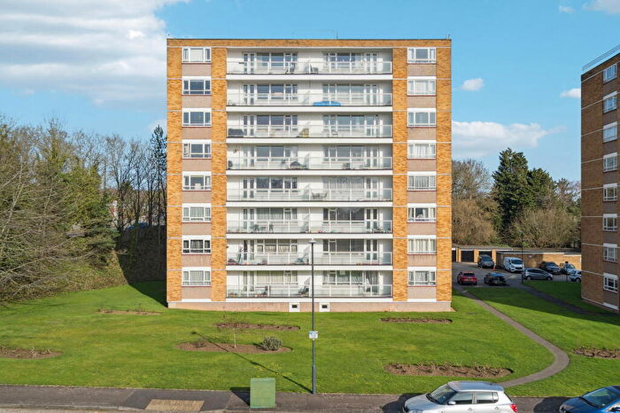 2 Bedroom Flat For Sale In Dove Park, Pinner, HA5