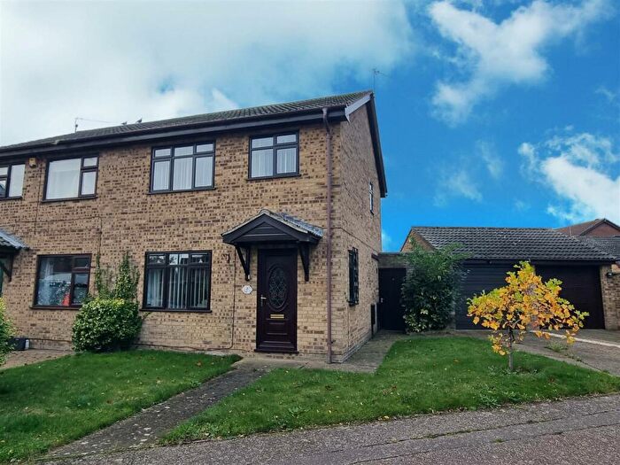 3 Bedroom Semi-Detached House For Sale In Shearwater Drive, Bradwell, NR31