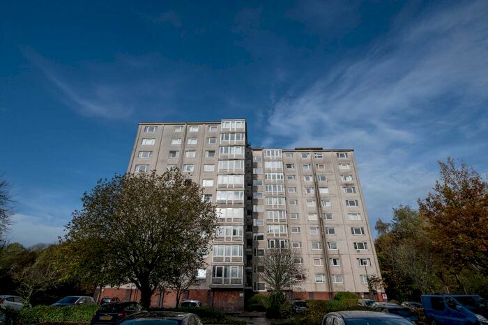 2 Bedroom Flat To Rent In Kersal Way, Salford, M7
