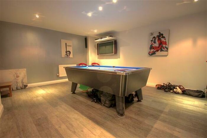 3 Bedroom Town House To Rent In Tower View, Kings Hill, ME19