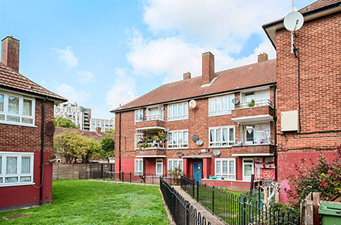3 Bedroom Apartment For Sale In Fendt Close, London, E16