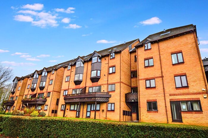 1 Bedroom Flat To Rent In Hawkshill, St Albans, AL1