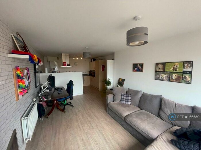 2 Bedroom Flat To Rent In Dunn Side, Chelmsford, CM1