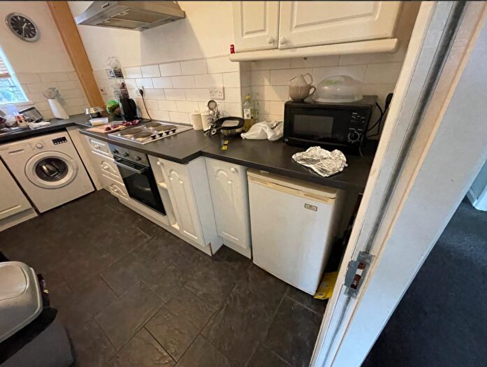 2 Bedroom Flat To Rent In Chapel Lane, Headingley, Leeds, LS6