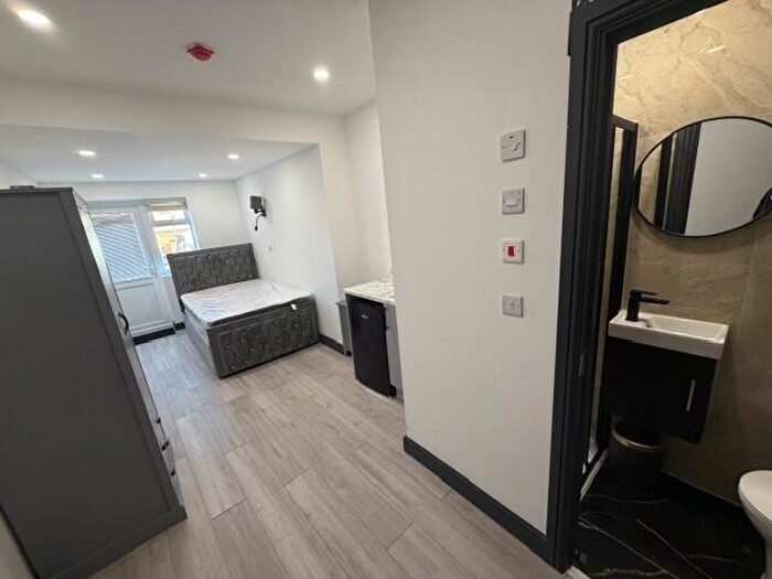 Studio To Rent In Glenhurst Road Southend On Sea, SS2