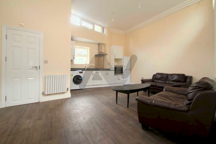 1 Bedroom Maisonette To Rent In Blackstock Road, London, N4