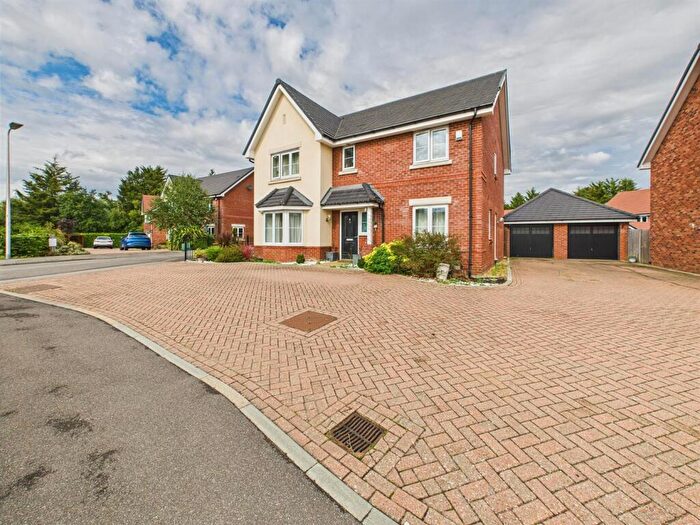 4 Bedroom Detached House For Sale In Red Kite Close, Calcot, Reading, RG31