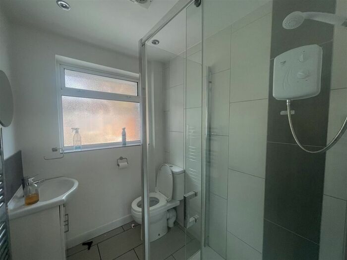 2 Bedroom Maisonette To Rent In Alan Close, Dartford, DA1