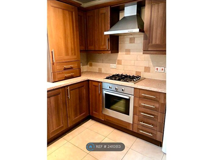 2 Bedroom Flat To Rent In Richmond Park Road, Bournemouth, BH8