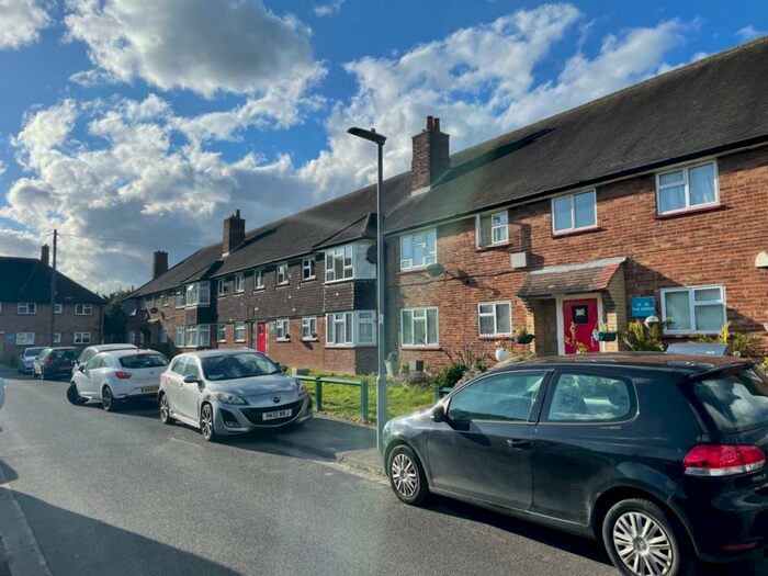 3 Bedroom Flat To Rent In The Green, Waltham Cross, EN8