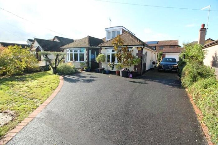 2 Bedroom Detached House To Rent In Friern Gardens, Wickford, SS12