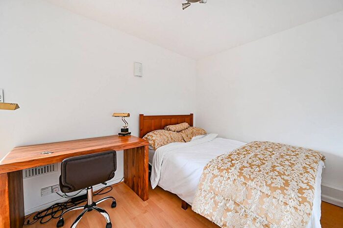 1 Bedroom Flat For Sale In Anderson Close, Acton, London, W3