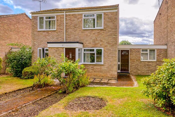 3 Bedroom Link Detached House For Sale In Abingdon Drive, Caversham Park Village, RG4