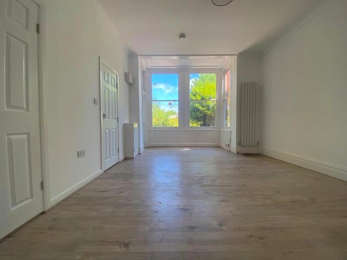 Studio To Rent In Pembroke Avenue, Hove, BN3