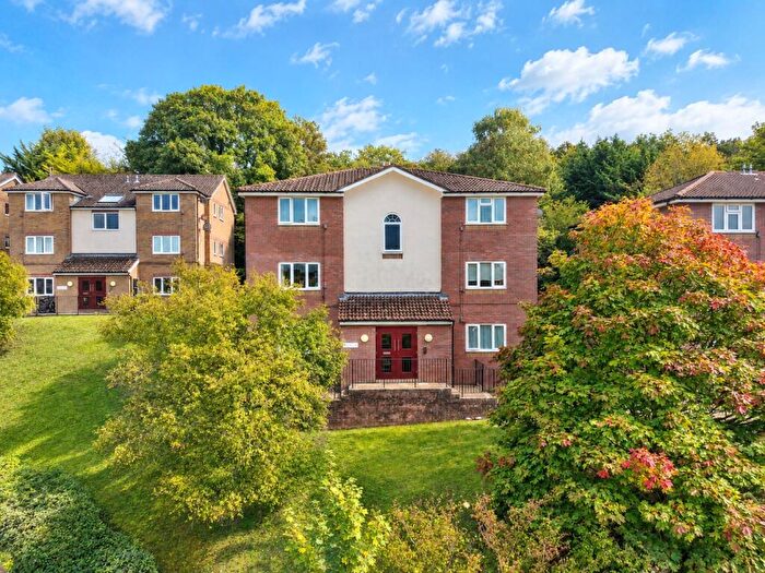 2 Bedroom Apartment For Sale In Lingfield Close, High Wycombe, Buckinghamshire, HP13