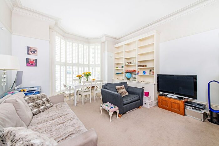 2 Bedroom Flat To Rent In Warwick Gardens, London, W14