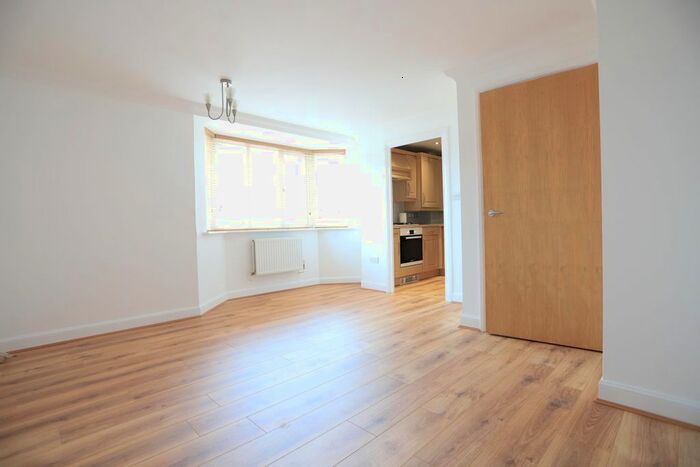 2 Bedroom Flat To Rent In San Marcos Drive, Chafford Hundred, Grays RM16