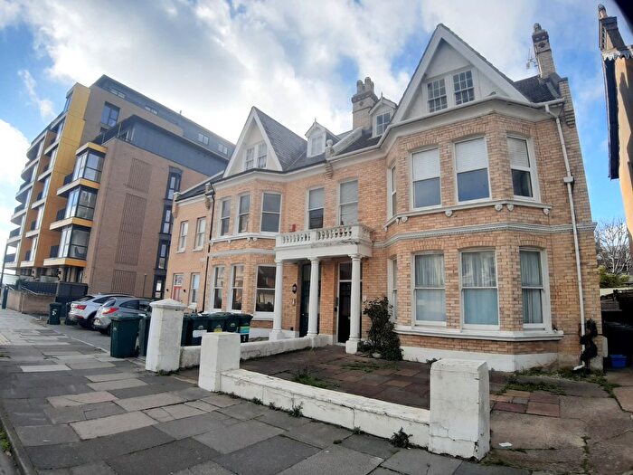 2 Bedroom Flat To Rent In Sackville Gardens, Hove, BN3