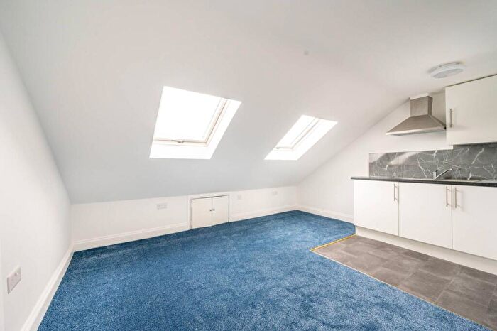 4 Bedroom Terraced House To Rent In Pulleyns Avenue, East Ham, London, E6