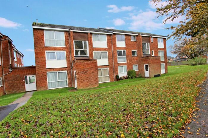 1 Bedroom Flat To Rent In Roydon Court, Hemel Hempstead, HP2