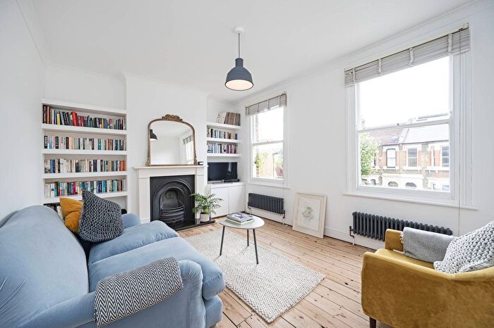 1 Bedroom Flat To Rent In Ashenden Road, Clapton, London, E5
