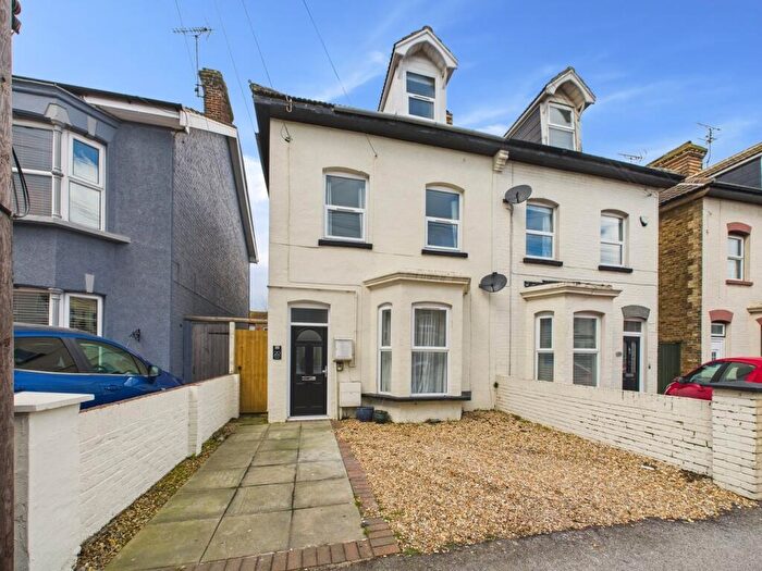 3 Bedroom Semi-Detached House For Sale In Osborne Road, Broadstairs, CT10