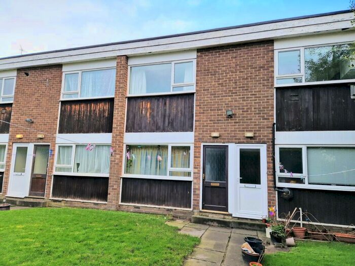 2 Bedroom Flat To Rent In Grove House Court, Leeds, West Yorkshire, LS8