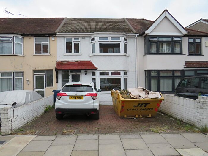 4 Bedroom Terraced House To Rent In Allenby Road, Southall, UB1