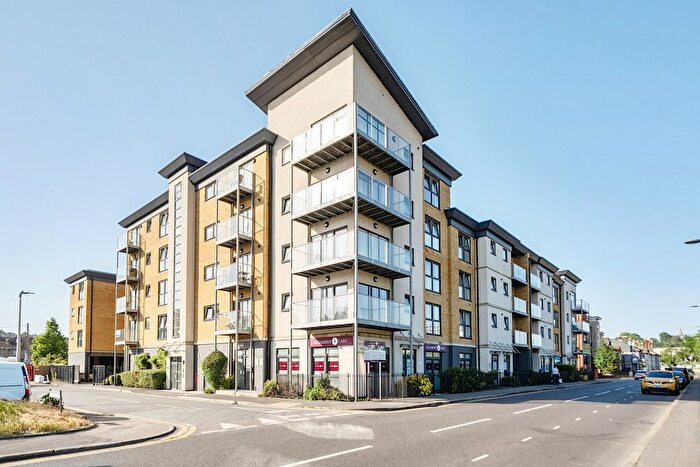 2 Bedroom Flat For Sale In Station Road, Strood, Rochester, ME2