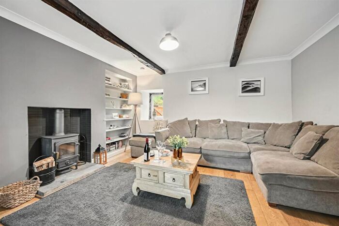 3 Bedroom Cottage For Sale In How Lane, Castleton, Hope Valley, S33