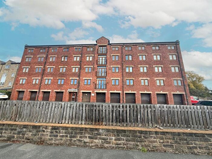 2 Bedroom Apartment For Sale In Canal Road, Riddlesden, BD20