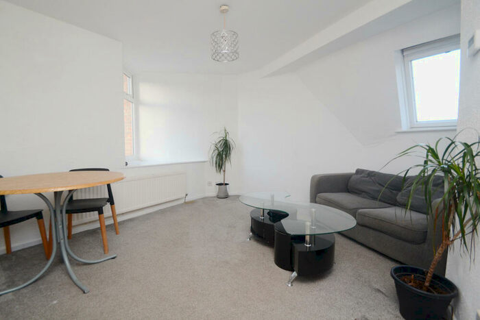 1 Bedroom Flat To Rent In Beaconsfield, Fallowfield, Manchester, M14