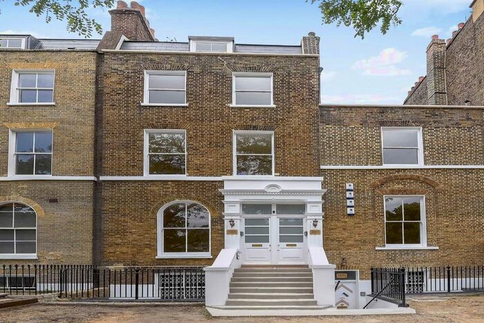 3 Bedroom Flat To Rent In Clapham Road, London, SW9