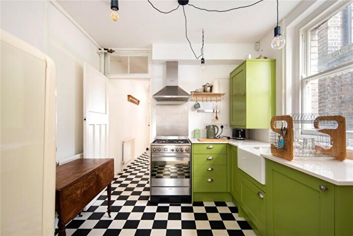 2 Bedroom Flat For Sale In Cavell Street, London, E1