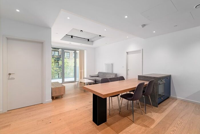 2 Bedroom Flat To Rent In Goodluck Hope Walk, E14