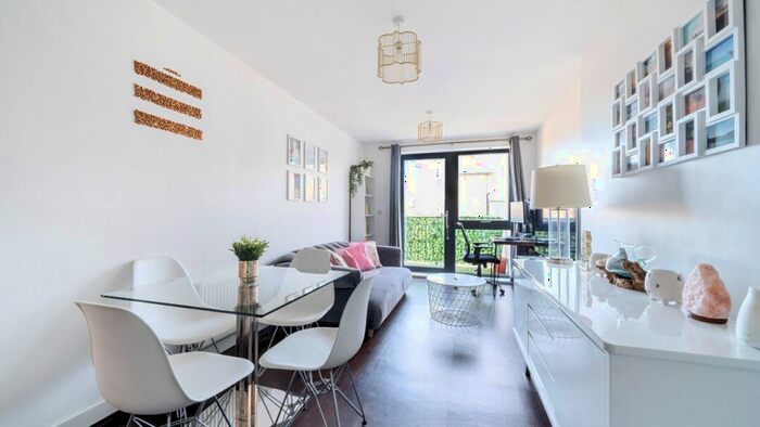 1 Bedroom Flat For Sale In Papyrus Court, Hillyfield, London, E17