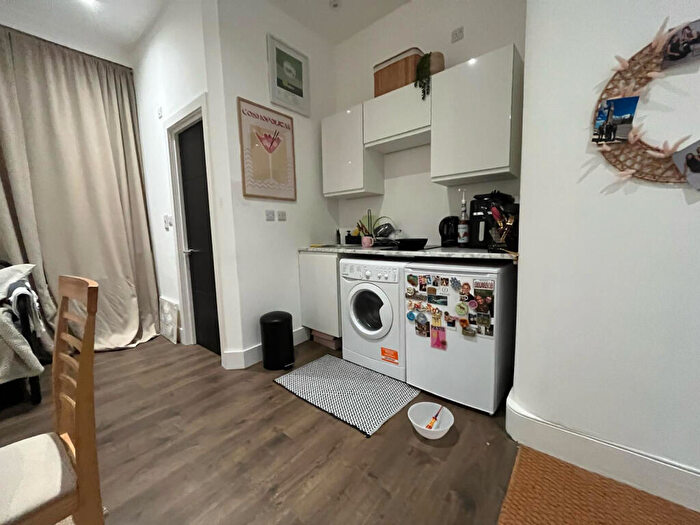 Studio To Rent In Evering Road, Upper Clapton, Hackney, E5 - Photo 3
